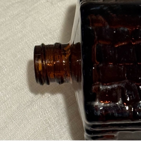 Two EMPTY Vintage Glass Avon Decanters - Picture 5 of 15